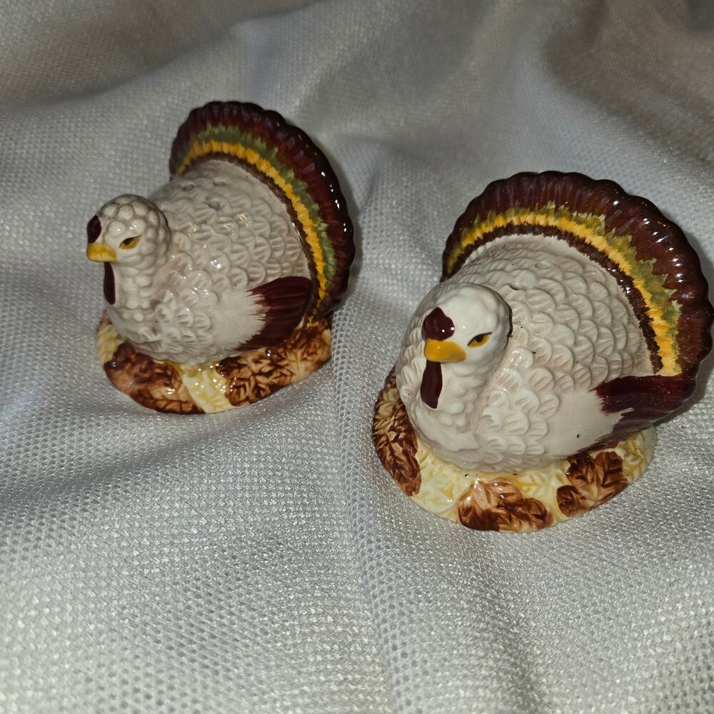 Set/2 ESSENTIAL HOME Ceramic Turkey Salt & Pepper Shakers